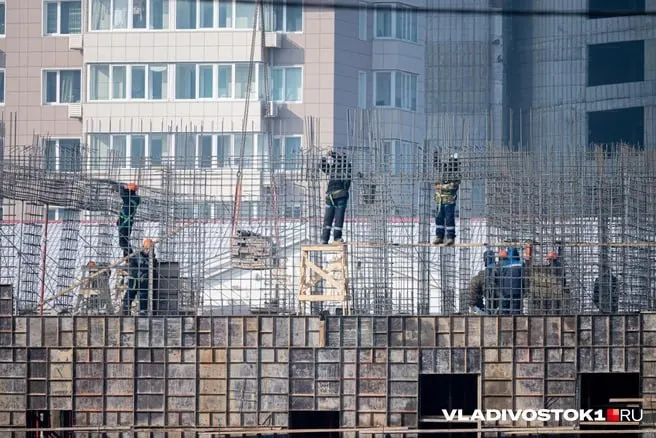 Генеральный план Владивостокского городского округа принят 3 июля. Документ предусматривает поэтапное развитие социальной, транспортной и инженерной инфраструктуры: первый этап до 2030 года, полный срок реализации — до 31 декабря 2045 года.