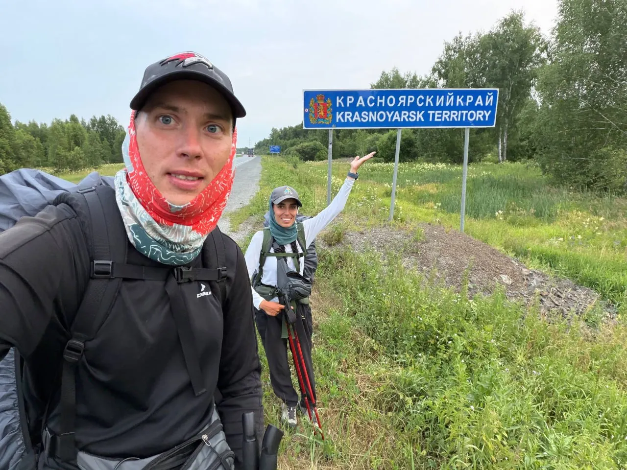 За пять ходовых дней пара прошла более 205 км, пересекла границу Кемеровской области и Красноярского края, поделилась семейными архивными фотографиями и посетила концерт исполнителя, исполнившего песню про Владивосток.