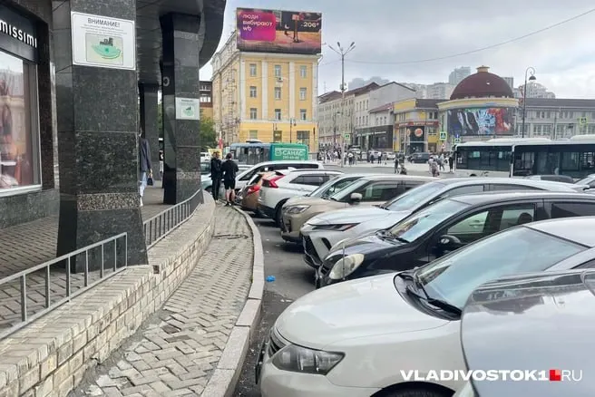 На площади Семёновской установят автоматический шлагбаум и комплексно обустроят территорию. Подрядчика выберут через электронный аукцион, заявки принимают до 3 августа.
