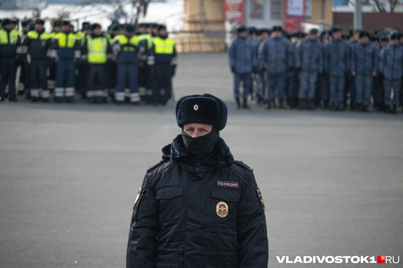 Управление МВД по Владивостоку сообщает о дефиците личного состава — 43% в целом, при этом в 2025 году зарегистрированных преступлений стало меньше, а раскрываемость выросла.
