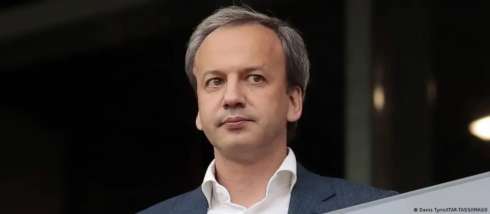 Включённый в 21-й пакет санкций ЕС Аркадий Дворкович заявил о намерении обжаловать решение в суде и временно отказался от обязанностей президента Международной шахматной федерации.