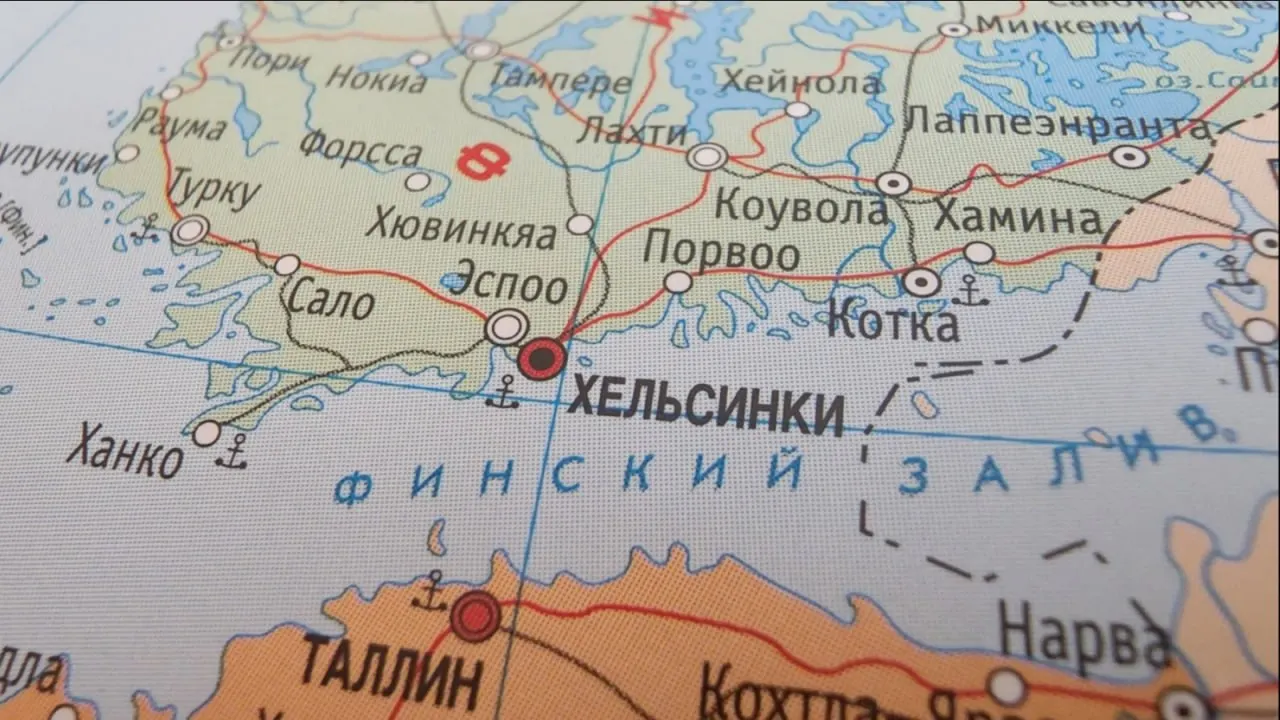 С 1 июля Россия увеличила таможенные пошлины на железнодорожные перевозки в Финляндию в восемь раз. Это делает поставки удобрений убыточными и может привести к их остановке в ближайшие недели, что усугубит проблемы финского сельского хозяйства.
