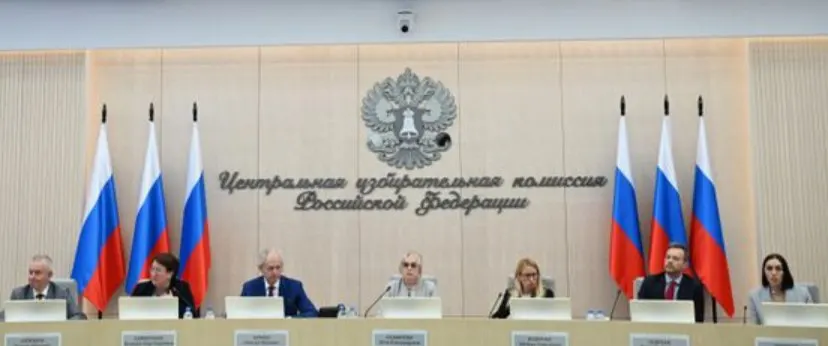 Центральная избирательная комиссия приняла списки и уполномоченных КПРФ: изначально заявленные 336 человек сократились на троих, при этом партия закрывает все 225 одномандатных округов.