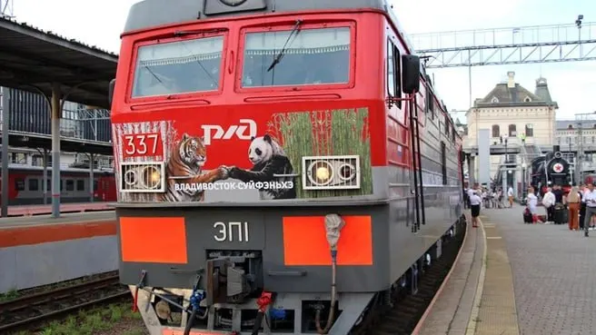 Международный пассажирский маршрут из Владивостока в китайский Суйфэньхэ начал работу 17 июля в экспериментальном режиме. Время в пути около 8 часов, следующий рейс запланирован на 20 июля.