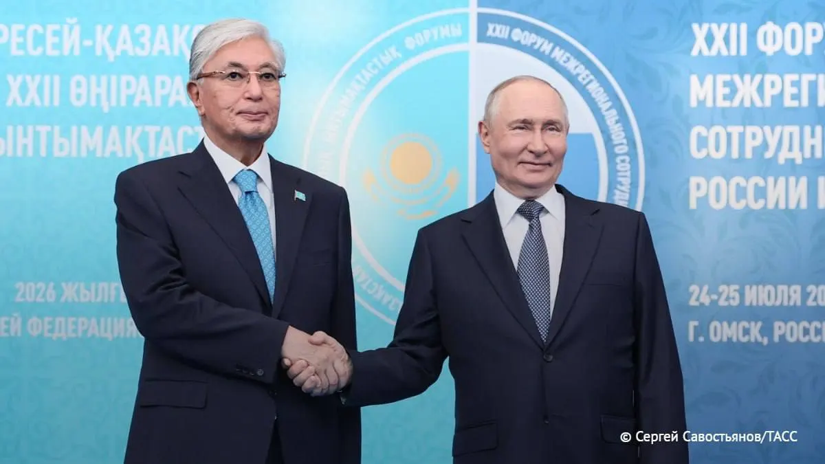 Президент подчеркнул, что отношения Москвы и Астаны носят стратегический характер, и предложил синхронизировать действия стран в рамках ОДКБ и Евразийского экономического союза.