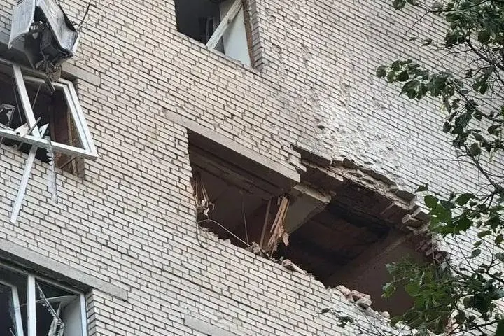 Ночью 13 июля в посёлке Пионерский (Истринский округ) упал дрон и вызвал пожар в пяти частных домах. Губернатор Московской области сообщил о трёх погибших и пяти пострадавших.