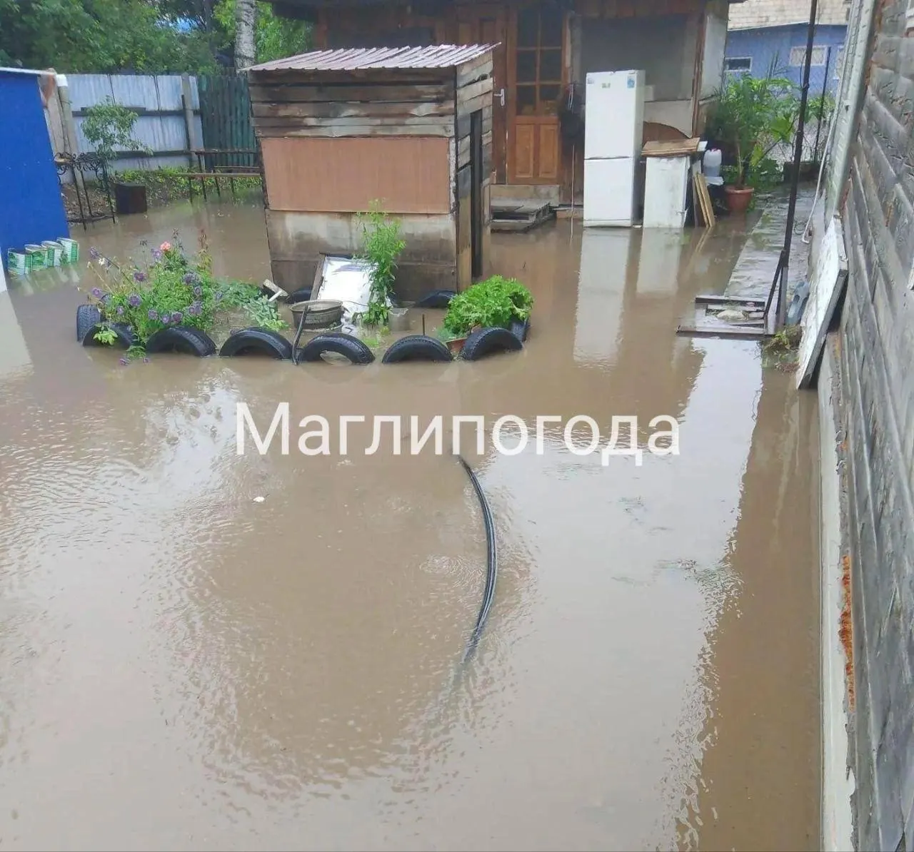 После сильных осадков в регионе зафиксированы переливы на дорогах и подтопления во многих населённых пунктах; движение затруднено.