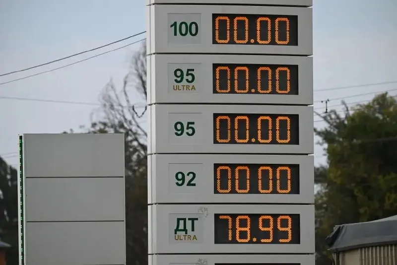 Правительство разрешило продажу бензина и дизеля Евро-2—Евро-5 на АЗС до 30 июня 2027 года, чтобы снизить риск дефицита топлива.