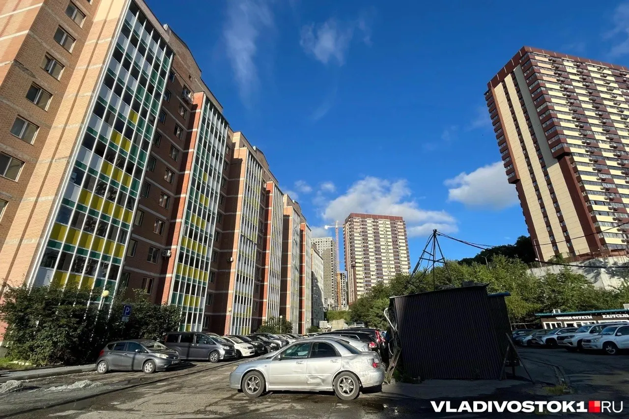 Средняя цена за квадратный метр в новостройках Владивостока достигла 202 000 рублей, минимальная — 109 000 рублей; самым доступным остаются студии и однушки.