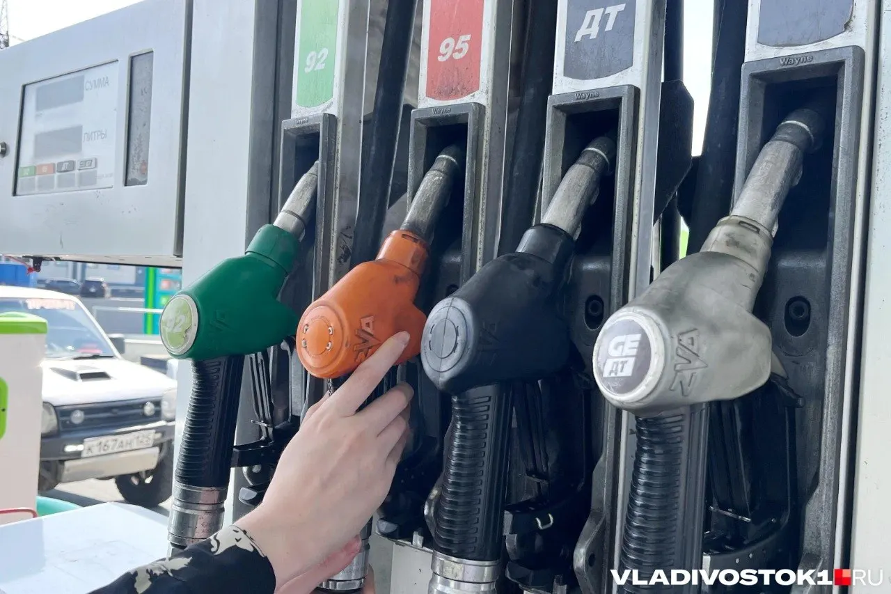 Цены на топливо во Владивостоке обновлены: дизель снизился на 3,2 рубля; данные доступны на сайте.