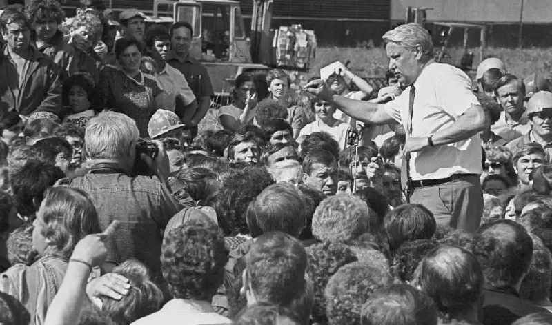 1990&nbsp;год: Ельцин призывает автономии взять суверенитет, но&nbsp;сохранить федеративное единство