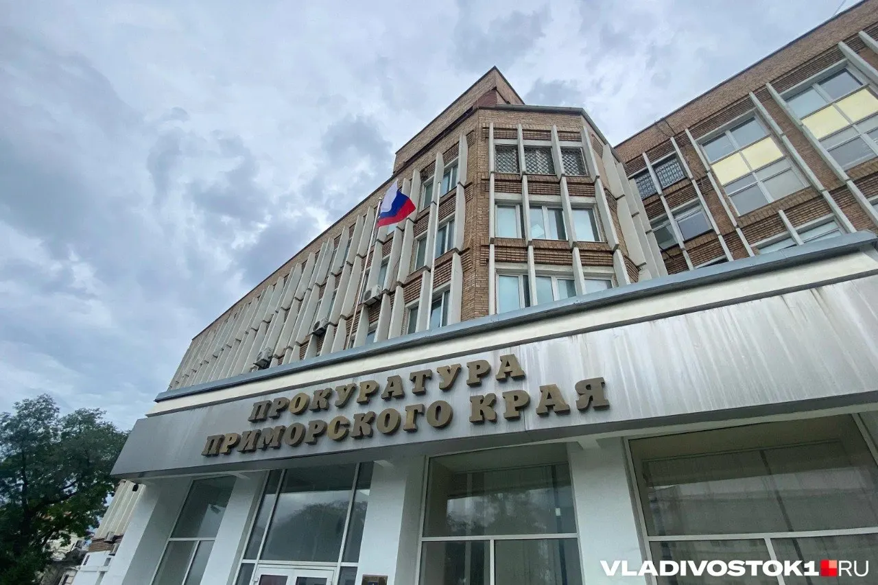 Прокуратура Приморского края обратилась в суд с ходатайством о повторном рассмотрении ранее закрытого уголовного дела в отношении бывшего мэра Владивостока Владимира Николаева; появились новые обстоятельства, связанные с возможным покушением на убийство.