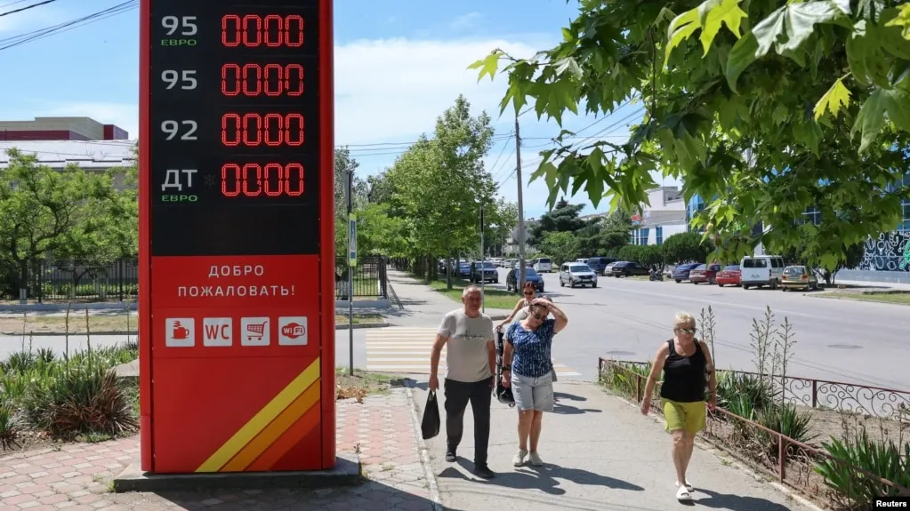 В регионе Геленджика бензин почти закончился: опубликован перечень работающих АЗС, очереди растут, аналогичные проблемы фиксируются и в Краснодарском крае. Власти обсуждают меры по стабилизации рынка.
