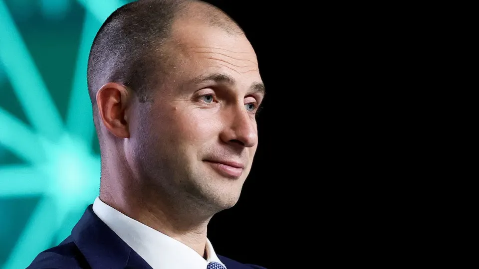 Группа VK продолжает работать в минус уже седьмой год. В первой половине 2026 года чистый убыток составил 3,8 млрд рублей, рост выручки не перекрыл убытки; во втором квартале зафиксирована символическая прибыль благодаря продаже активов.
