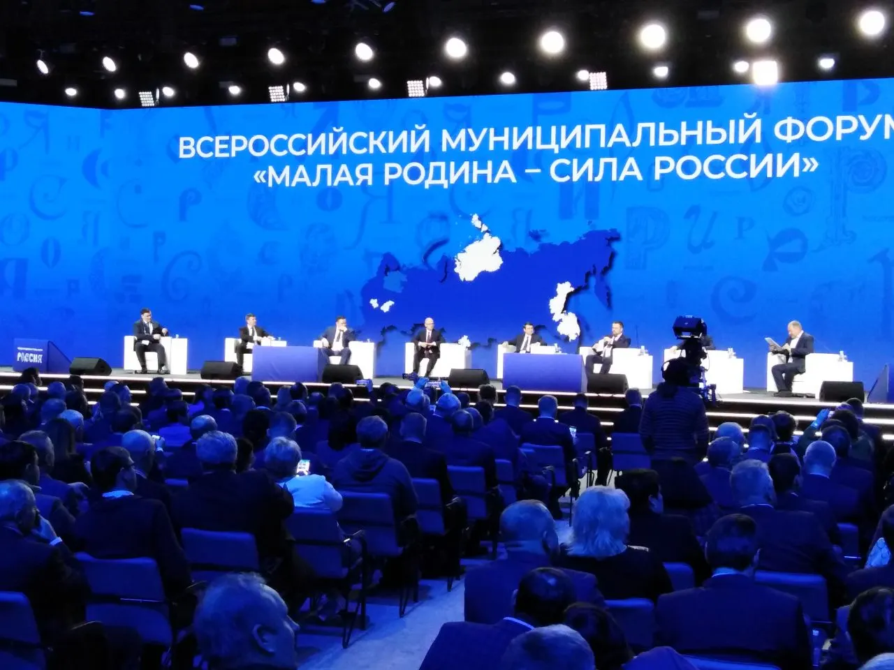 Указ устанавливает ежегодное проведение форума и вручения премий, назначив ответственных за организацию.