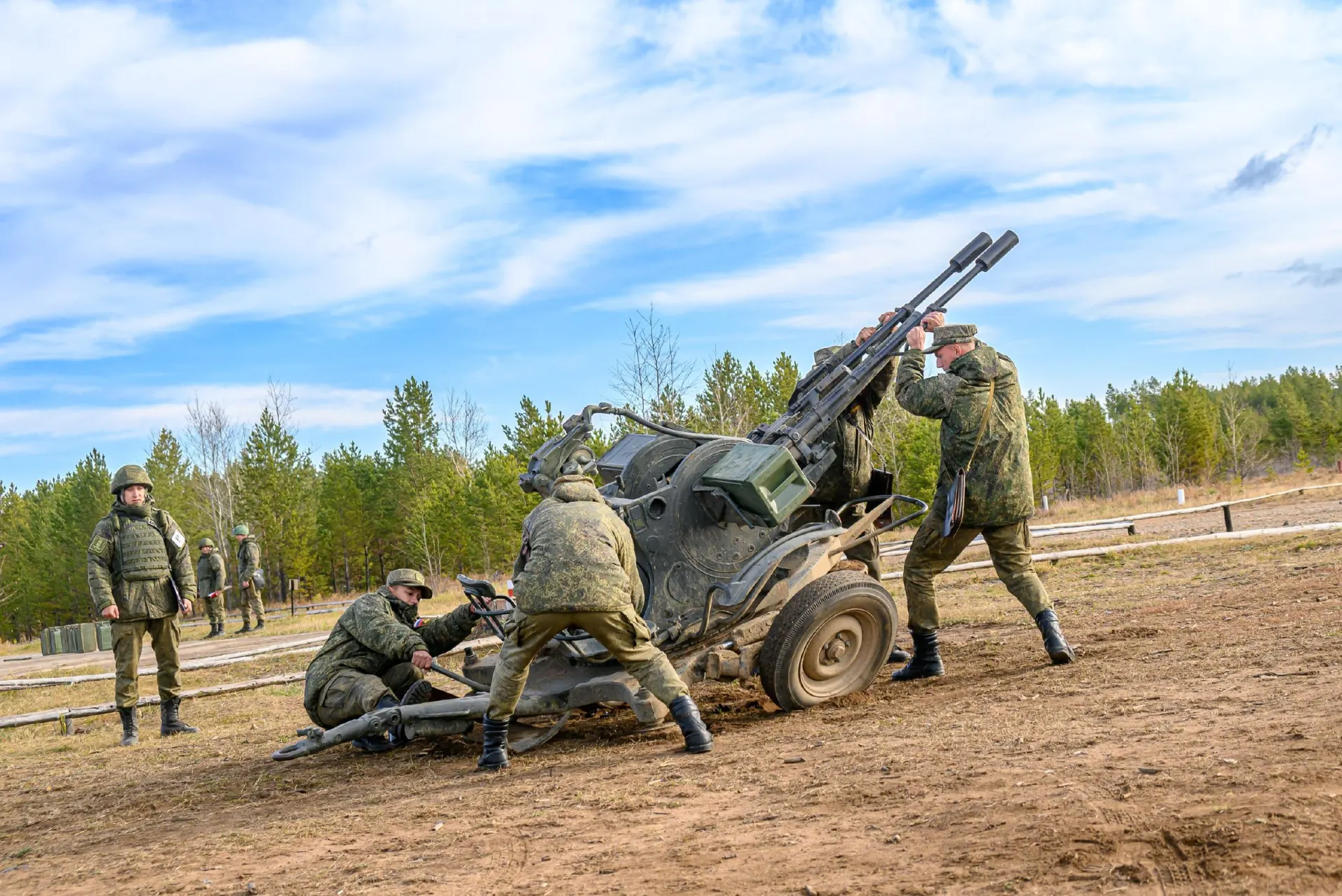Президент подписал указ, согласно которому численность военнослужащих возрастёт на 15,5 тысяч человек.
