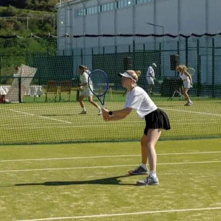 Во Владивостоке открылись первые травяные корты в клубе Match Point; на площадках планируются всероссийские турниры, а на открытии побывали представители спорта Приморья.