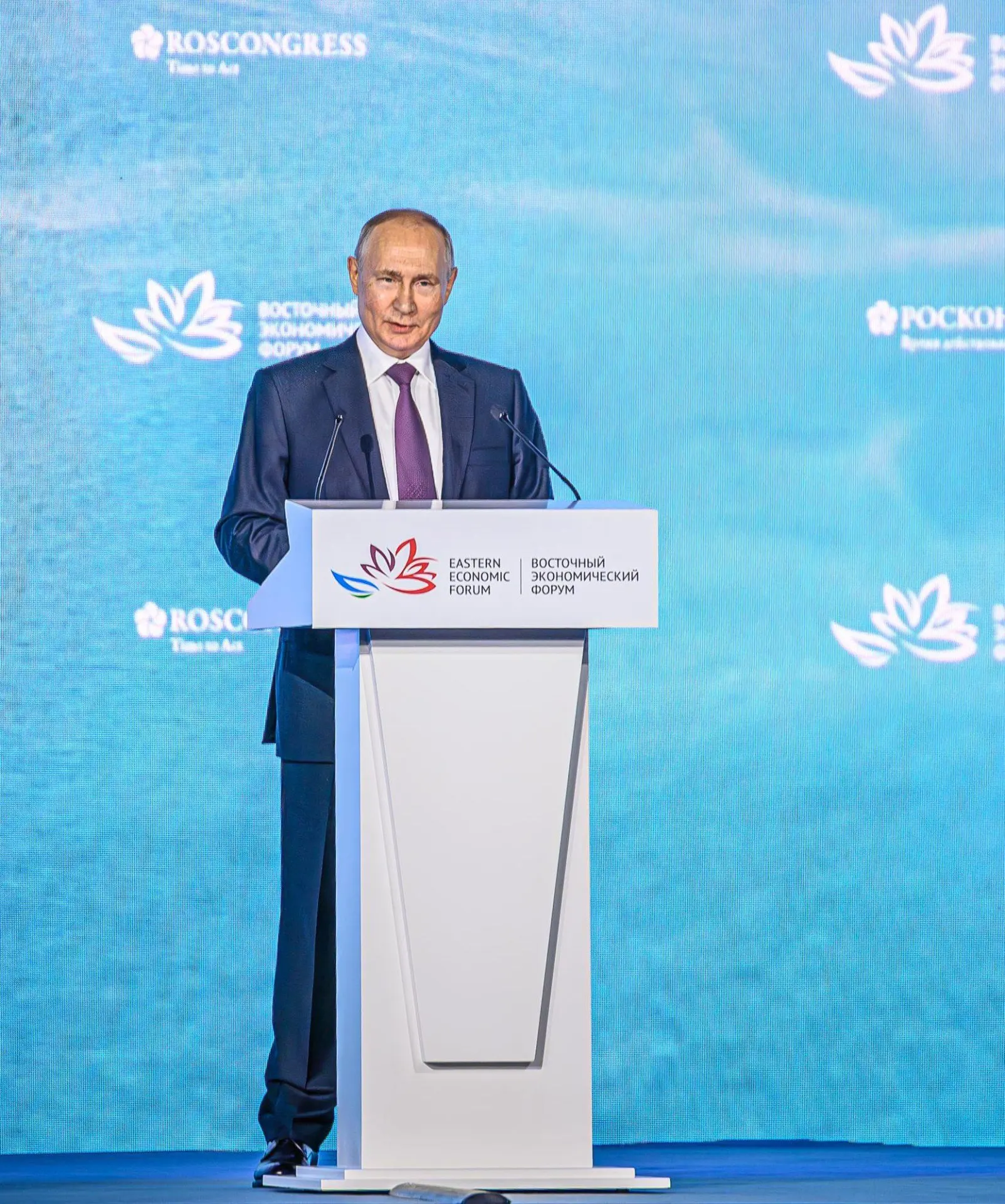 Президент объявил старт десяти проектов на Дальнем Востоке, шесть из которых реализуют в Приморском крае, включая новый контейнерный терминал во Владивостоке, фармацевтический завод в Уссурийске и крупнейший энергетический проект региона.