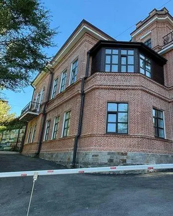 Прокуратура вернула старейшее на Дальнем Востоке здание Пастеровской станции в госсобственность после ничтожности торгов и договора купли-продажи 2023 года.