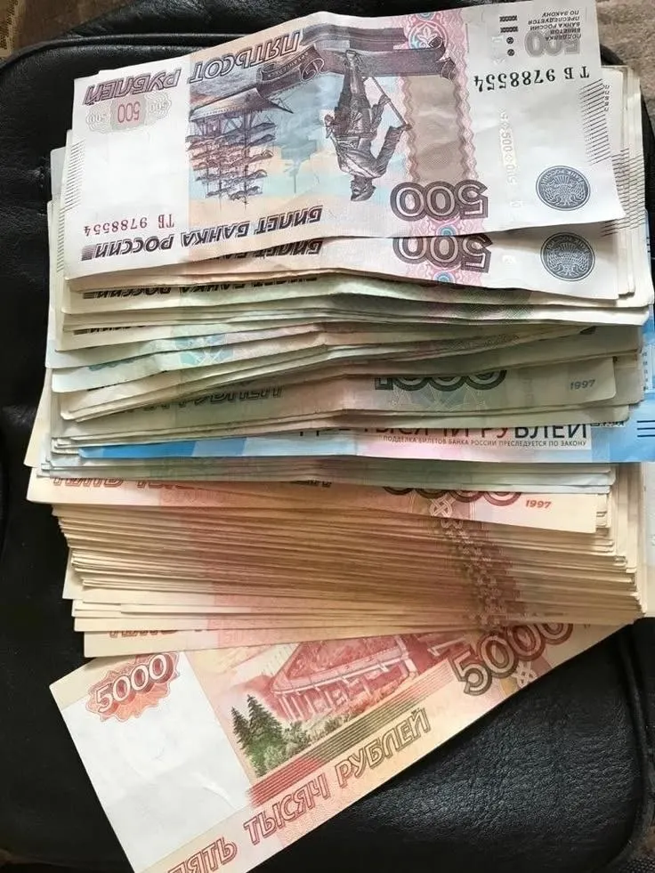 Депутат предложил ввести годовую премию, известную как 13-я зарплата, сначала для работников бюджета, затем для всех сотрудников.