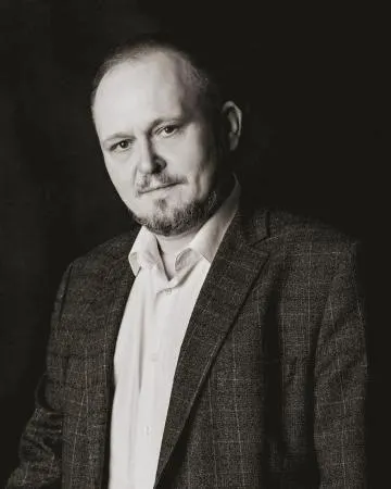 Станислав Мальцев покидает Иркутский драматический театр и переезжает во Владивосток, чтобы работать в Драматическом театре Тихоокеанского флота.