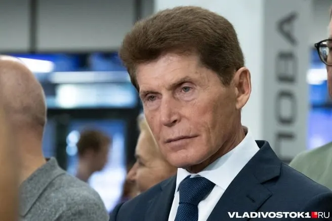 Губернатор Олег Кожемяко объявил о двойной занятости и сохранении полномочий до назначения нового руководителя, которое ожидается в ближайшее время.