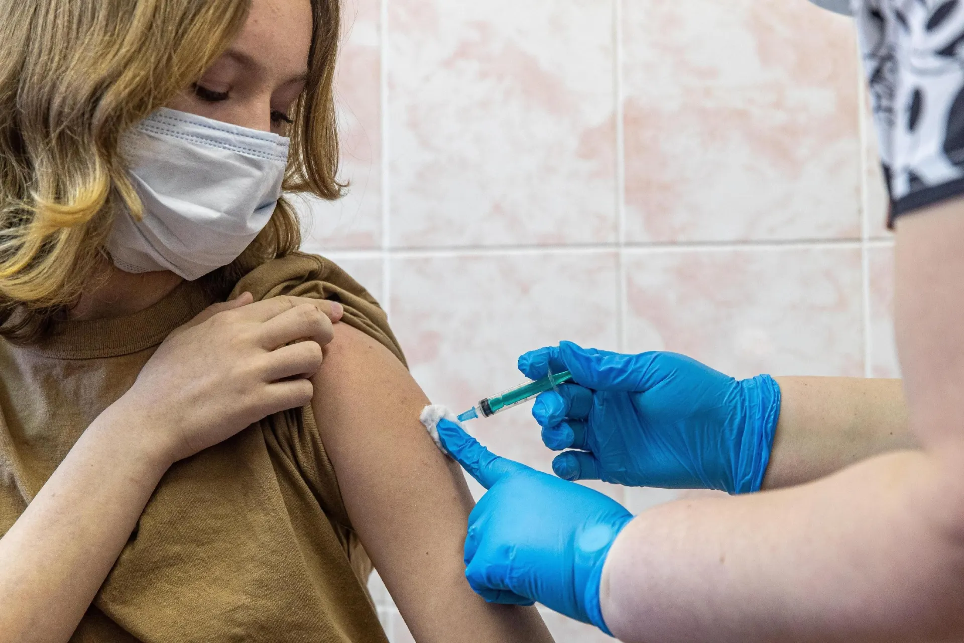 Вакцинация против вируса папилломы человека для девочек начнется во второй половине 2027 года.