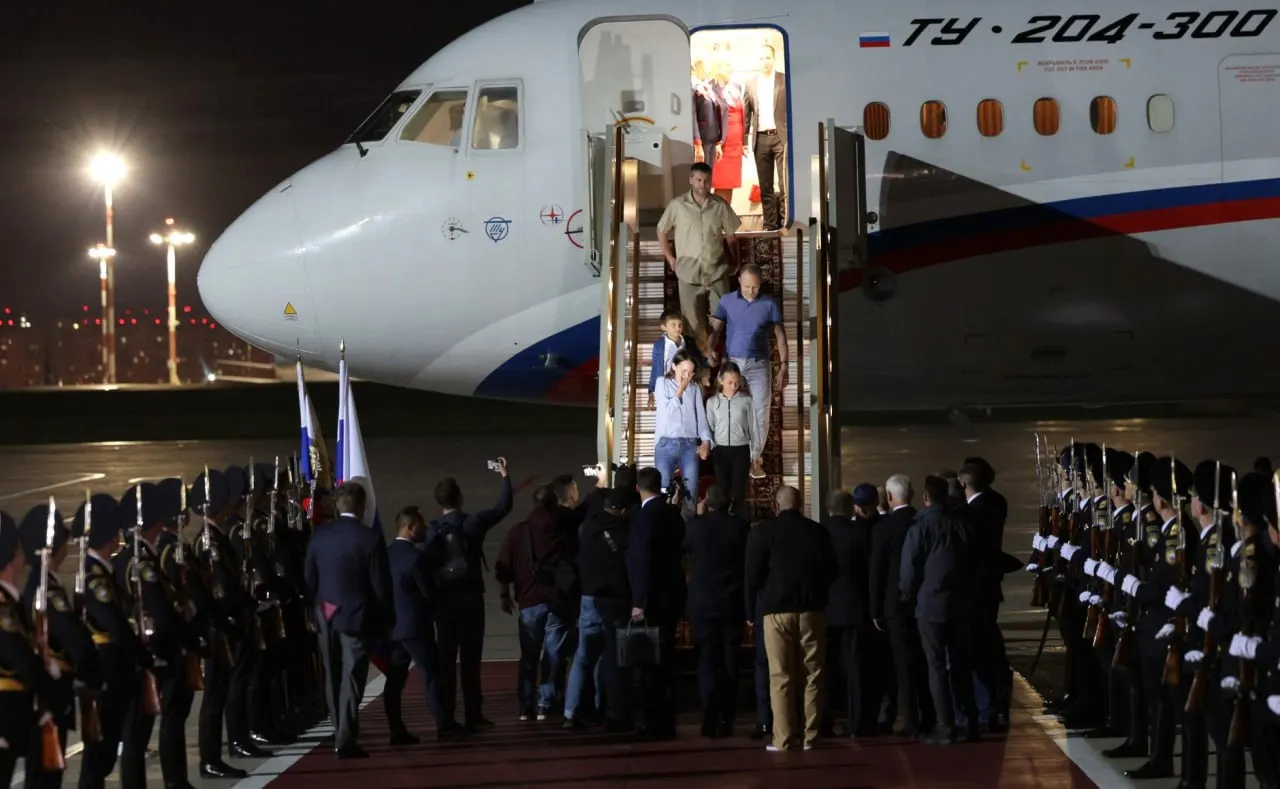 Москва и Вашингтон подтвердили продолжение дипломатического диалога по вопросу освобождения задержанных, контакты проходят через спецслужбы.