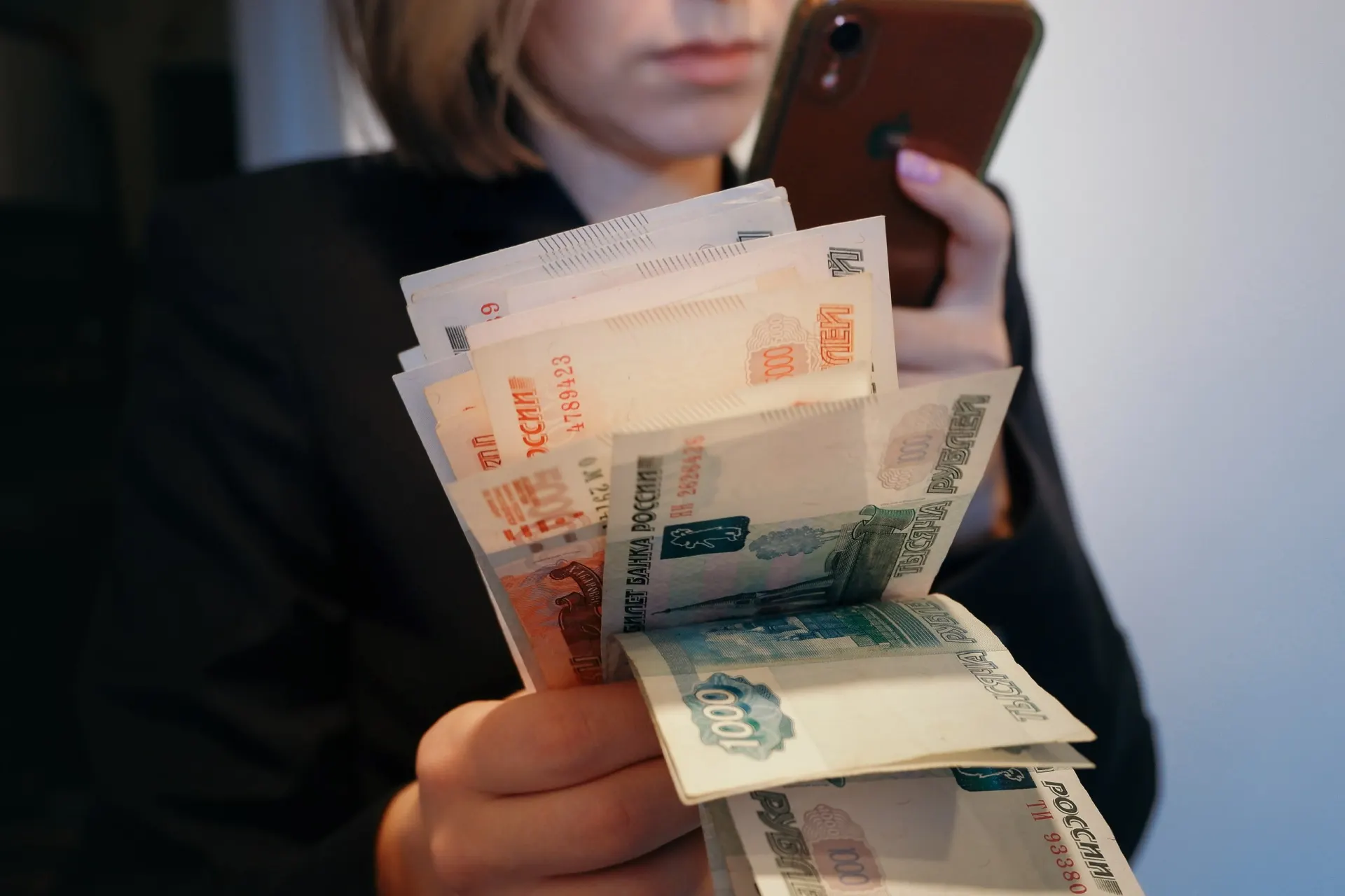 Разбираем, что действительно мешает экономическому росту в России: ставка ЦБ — не главный фактор и на экономику влияют другие условия.