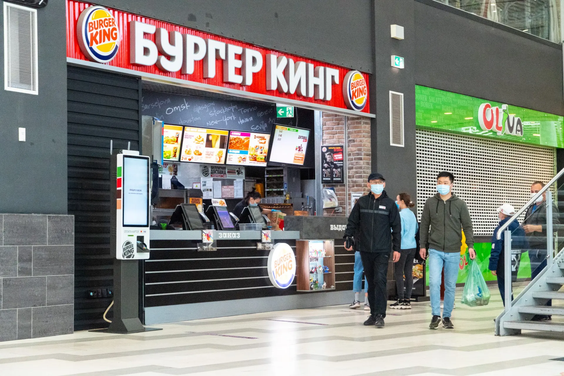 Миллионы убытков и 35 сотрудников могут лишиться работы: инцидент на кухне поставил под угрозу продолжение работы во Владивостоке.