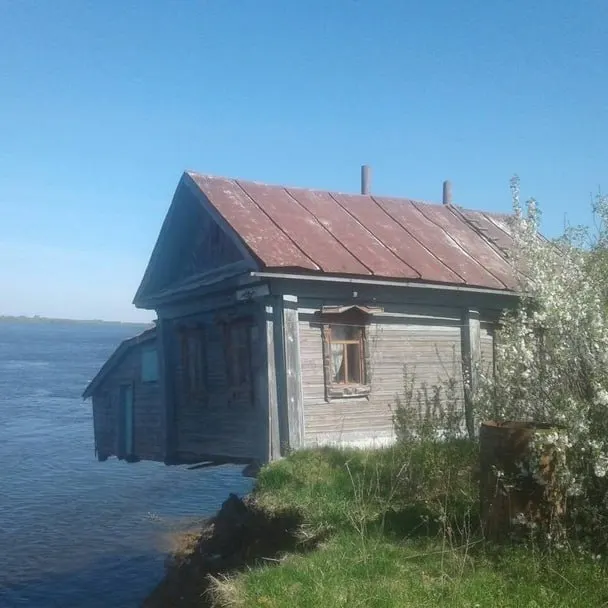 В Приморском крае спрос на аренду домов с баней взлетел на 68% этой осенью. Средняя ставка 14 800 ₽/сутки против 14 100 ₽ по стране; варианты варьируются от дач за примерно 8 100 ₽ до коттеджей за около 20 700 ₽.