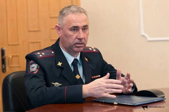 Бывший руководитель управления по вопросам миграции во Владивостоке и его подчинённая признаны виновными в создании преступной схемы и помощи иностранцам остаться в России нелегально; дело рассматривается в Приморском краевом суде.