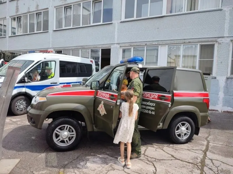 Минобороны предлагает расширить полномочия военной полиции: допрашивать граждан, проверять документы и работать в гражданской одежде, а также участвовать в розыске и дознании.