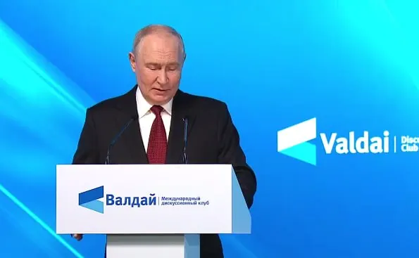 Президент России заявил о необходимости защиты страны, коснулся роли НАТО и призвал к совместному поиску путей мирного сосуществования.