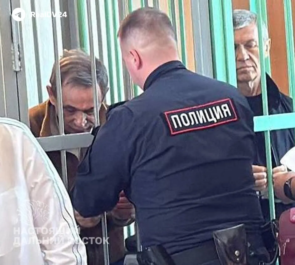 В Владивостоке прения по делу о хищениях на Восточной верфи. Гособвинение требует для бывшего прокурора Приморья 13,5 лет колонии строгого режима, штраф и лишение госнаград, а для ещё четверых — от 7 до 11,5 лет.